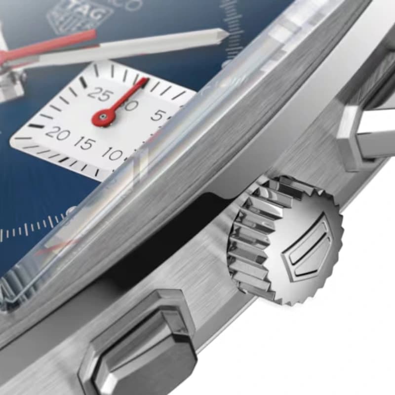 تگ هویر Monaco Chronograph 39 استیل | صفحه آبی Sunray و بند چرم تمساح آبی | رفرنس CBL2111.FC6453 — تصویر ۸