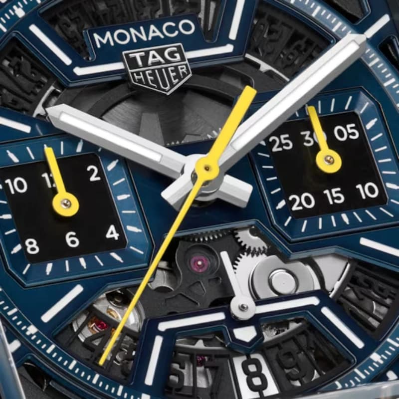 تگ هویر Monaco Chronograph Automatic 39 تیتانیوم با پوشش DLC مشکی | صفحه اسکلتون آبی تیره با جزئیات زرد و بند ترکیبی چرم و رابر آبی | رفرنس CBL2188.FT6261 — تصویر ۷