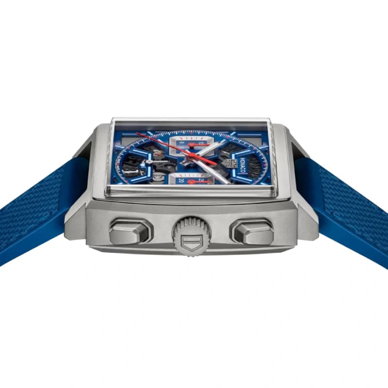 تگ هویر Monaco Chronograph Skeleton 39 تیتانیوم گرید 2 | صفحه اسکلتون آبی با جزئیات قرمز و سفید و بند ترکیبی چرم و رابر آبی | رفرنس CBL2182.FT6235 — تصویر ۱۲
