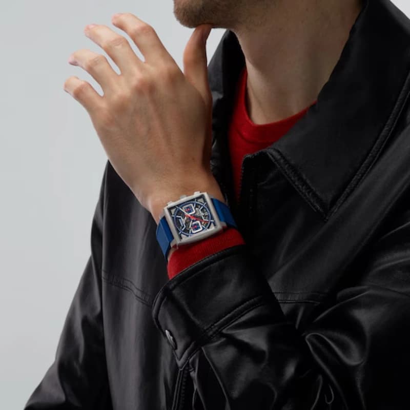 تگ هویر Monaco Chronograph Skeleton 39 تیتانیوم گرید 2 | صفحه اسکلتون آبی با جزئیات قرمز و سفید و بند ترکیبی چرم و رابر آبی | رفرنس CBL2182.FT6235 — تصویر ۳