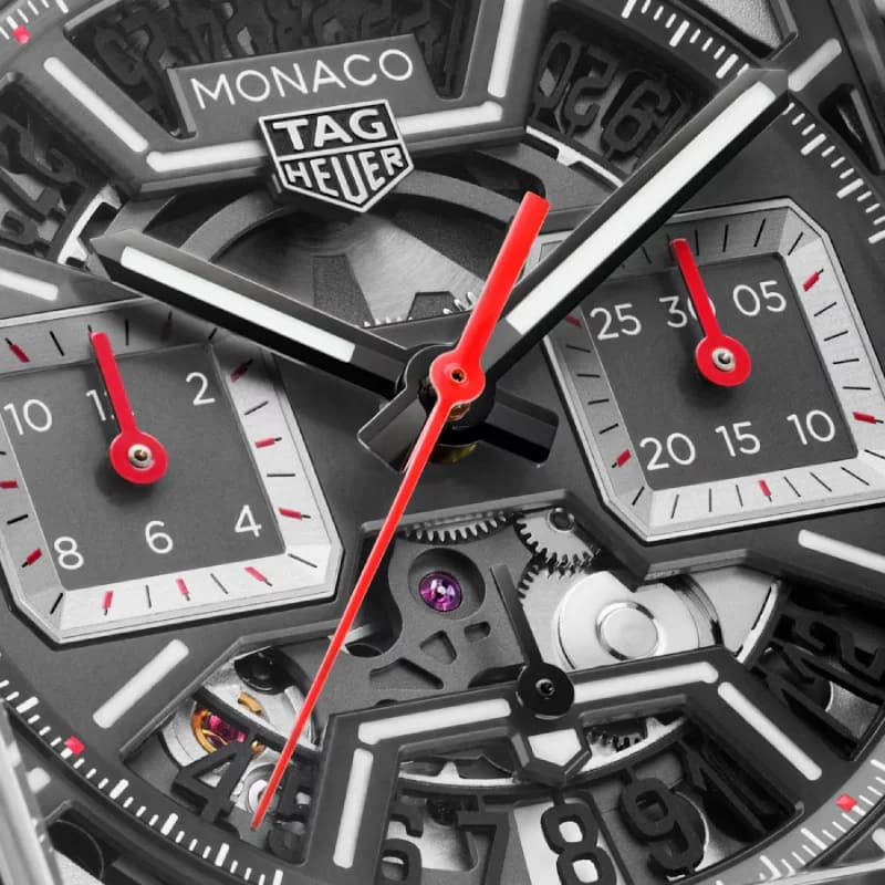 تگ هویر Monaco Chronograph Skeleton Automatic 39 تیتانیوم گرید 2، صفحه اسکلتون مشکی با جزئیات قرمز و سفید و بند رابر و چرم مشکی | رفرنس CBL2183.FT6236 — تصویر ۳
