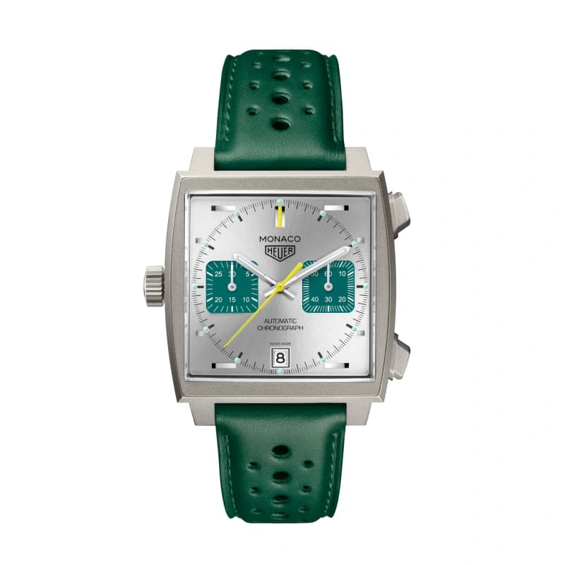 تگ هویر Monaco Chronograph Racing Green 39 تیتانیوم | صفحه نقره‌ای با ساب‌دایال‌های سبز و جزئیات زرد | بند چرمی سبز سوراخ‌دار | رفرنس CAW218E.FC6565 — تصویر ۵