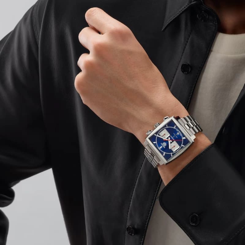 تگ هویر Monaco Chronograph Automatic 39 استیل | صفحه آبی Sunray با ساب‌دایال‌های نقره‌ای و جزئیات قرمز و بند استیل H-shaped | رفرنس CBL2111.BA0644 — تصویر ۷
