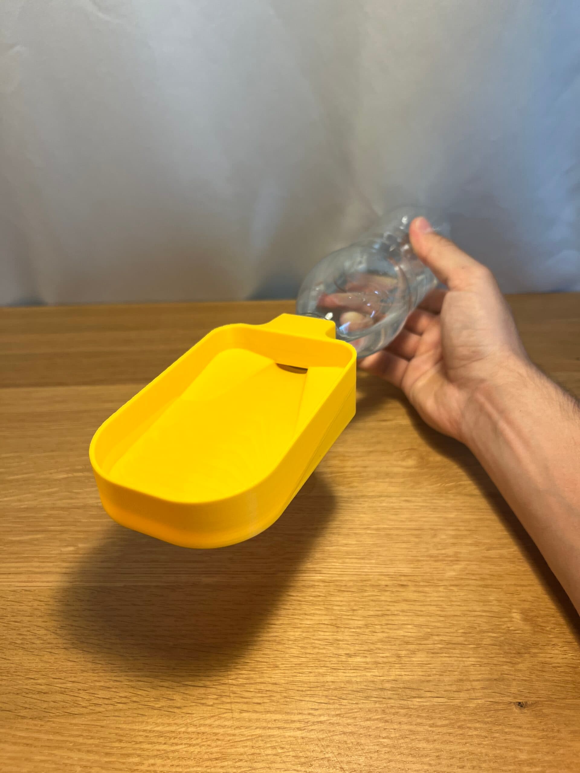 ظرف آبخوری سگ و گربه (قابل اتصال برای سر بطری) کد 214 — تصویر ۵