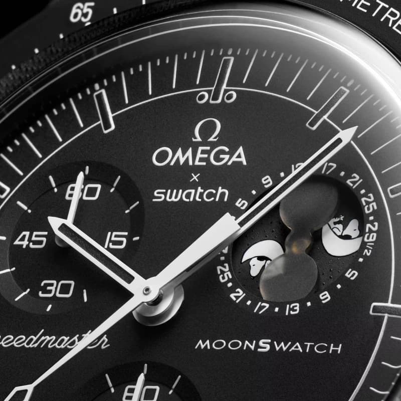 امگا × سواچ MoonSwatch Mission to the Moonphase – New Moon «Snoopy» | رفرنس SO33B700 — تصویر ۳