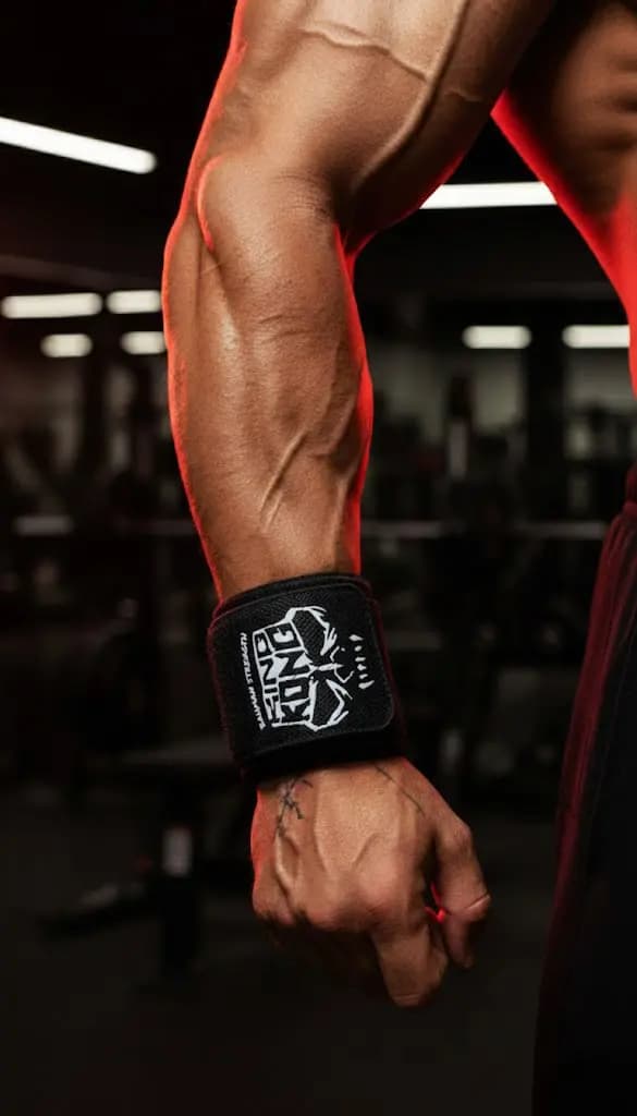 مچ بند بدنسازی حرفه‌ای Bahman Strength | طرح مشکی قرمز