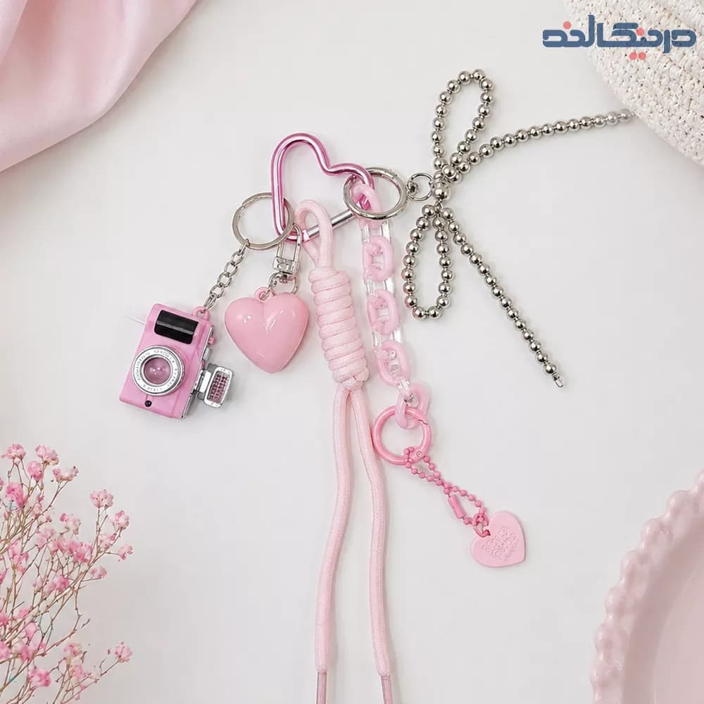 چارم بگ دوربین صورتی