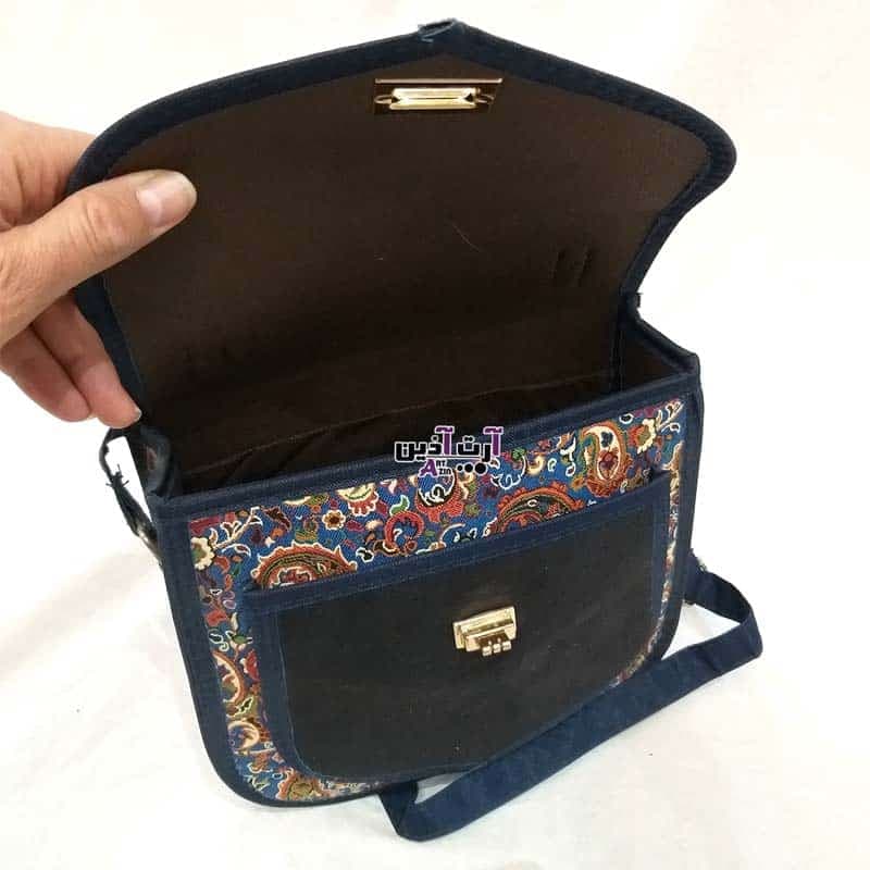 کیف ترمه سنتی آبی درباری دوشی طرح قلب کد : 9 – 507 — تصویر ۴