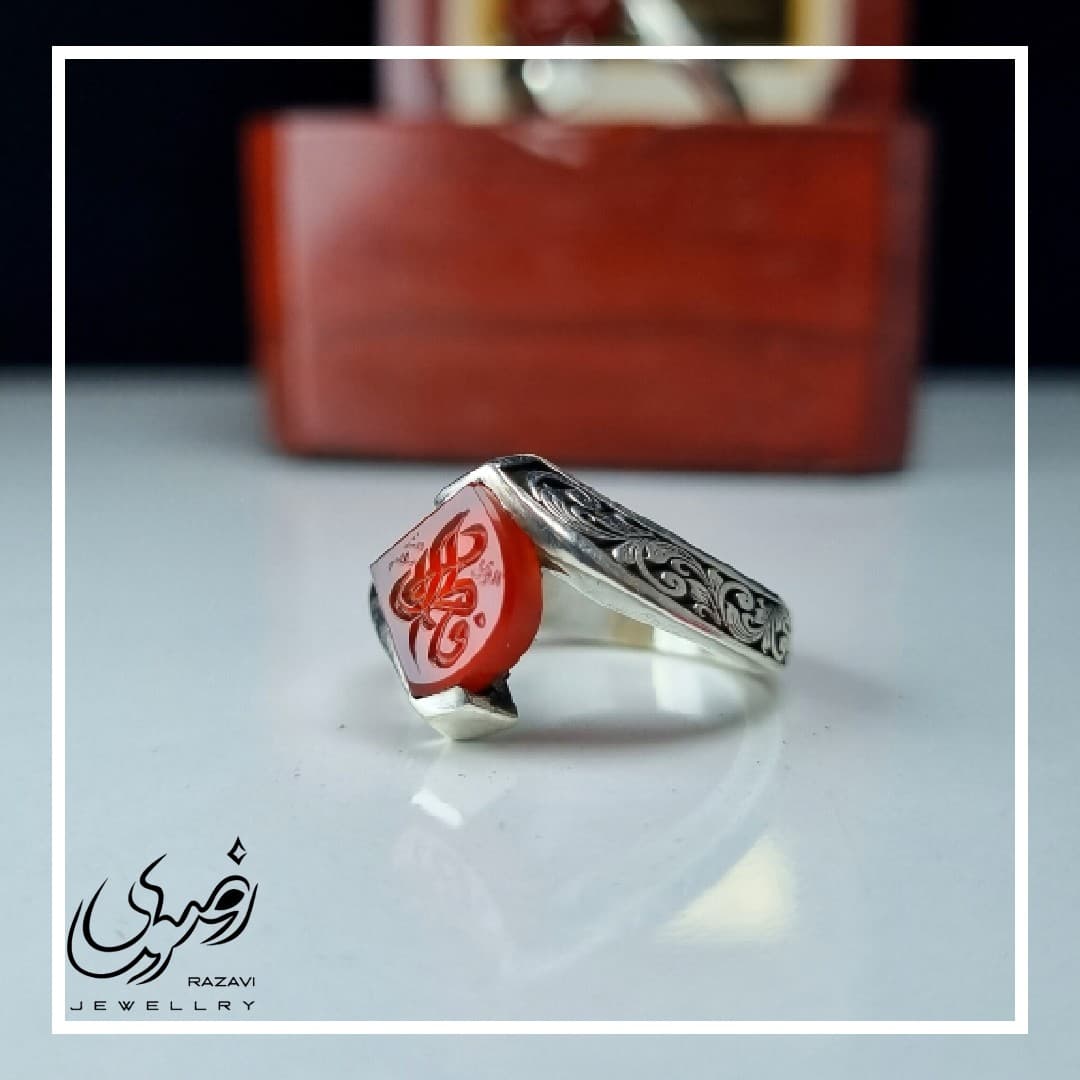 انگشتر نقره زنانه دست ساز عقیق سرخ یمنی با حکاکی نام بزرگ فاطمه (س) — تصویر ۴