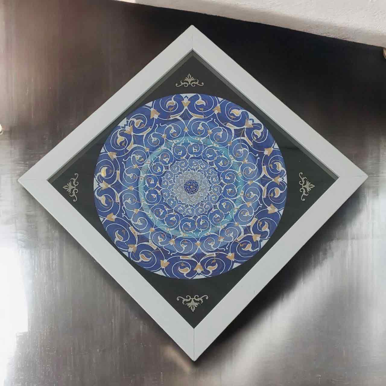 بشقاب میناکاری دیوارکوب 25 سانتی|ّهمراه با قاب PVC|کد DK25268 — تصویر ۵