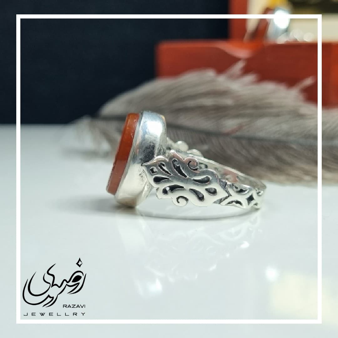 انگشتر نقره زنانه عقیق سرخ یمنی با حکاکی یا فاطمه (س) به صورت برجسته — تصویر ۵
