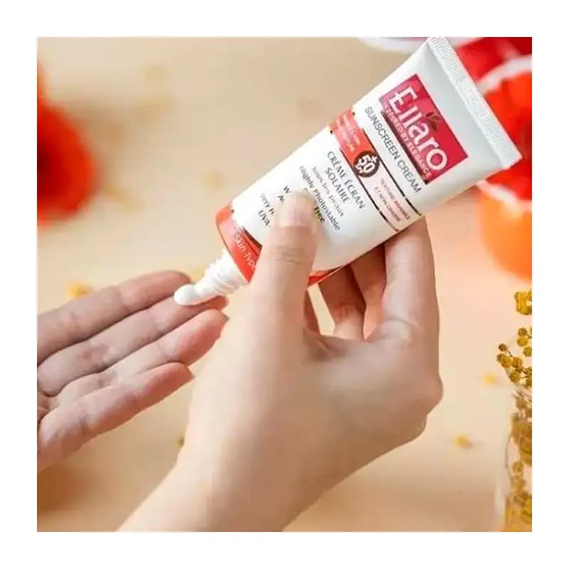 کرم ضد آفتاب بی رنگ انواع پوست SPF50 الارو 50 میلی لیتر — تصویر ۳