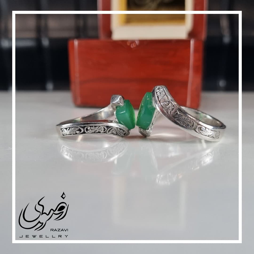 ست انگشتر نقره مردانه و زنانه دست ساز عقیق سبز با حکاکی علی و فاطمه — تصویر ۹