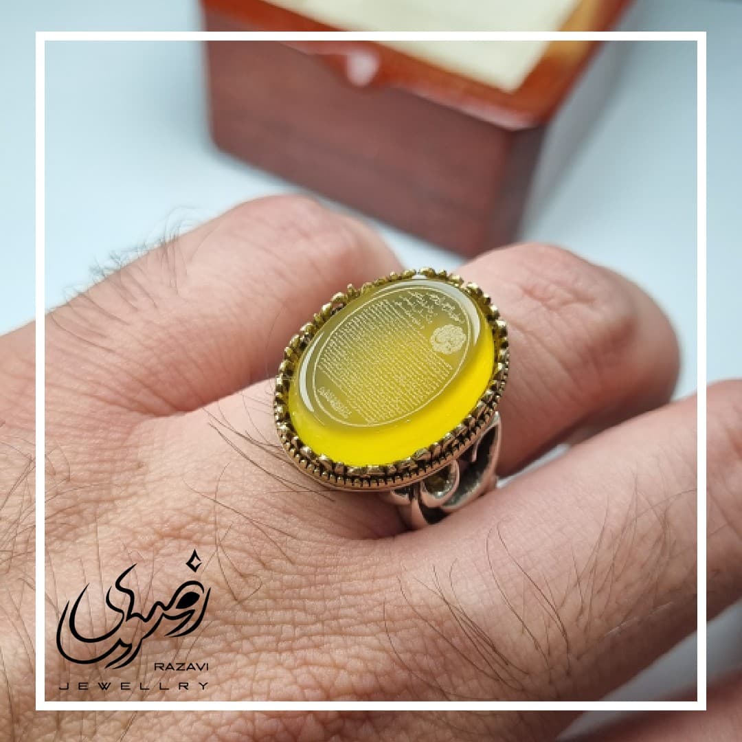 انگشتر مردانه نقره عقیق زرد با حکاکی سوره یس روی سنگ و سوره واقعه پشت سنگ — تصویر ۱۲