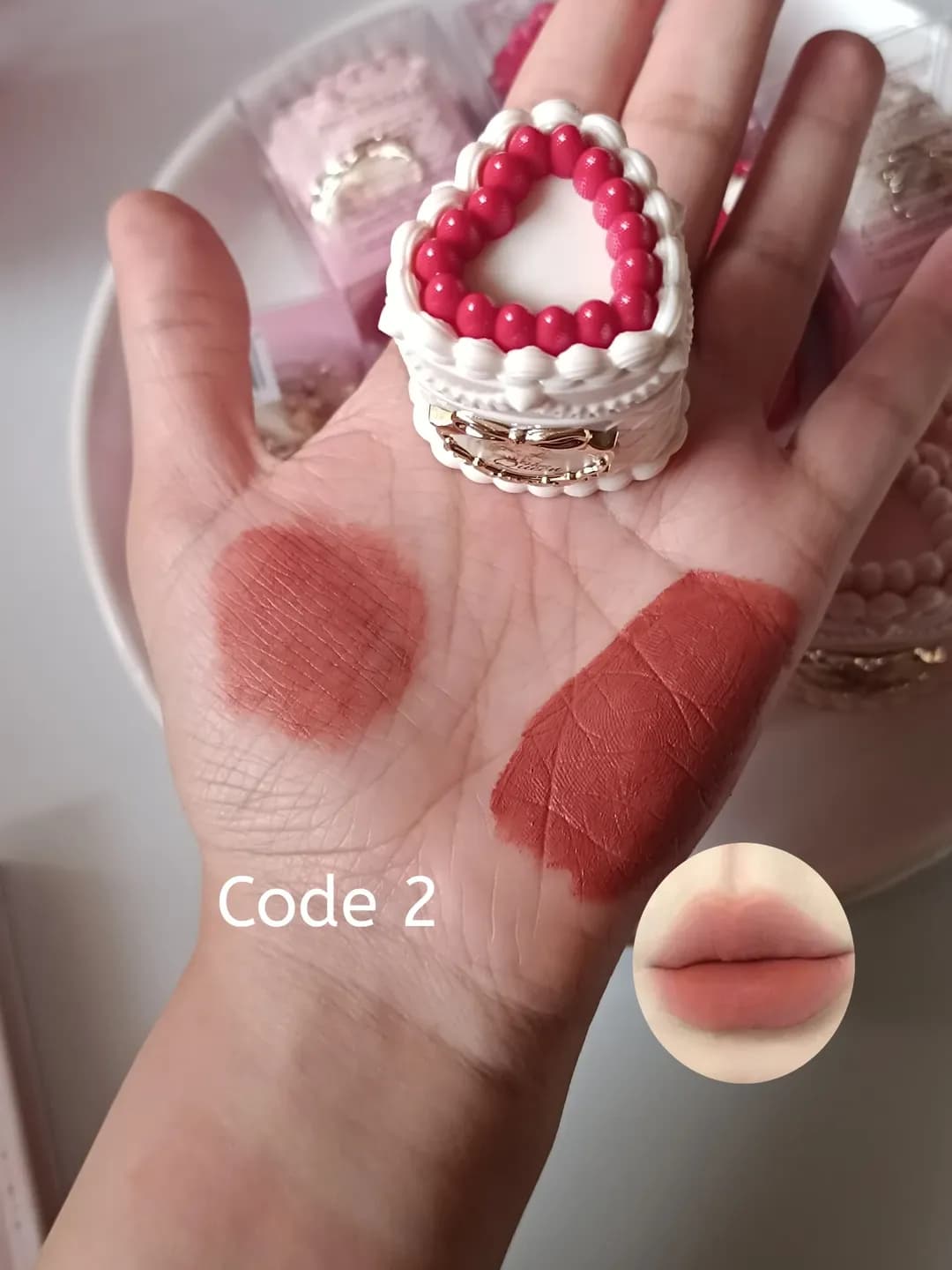 رژلب کیک توت فرنگی دوپ فلاور نوز hues queen رژ مخملی کیکی — تصویر ۵