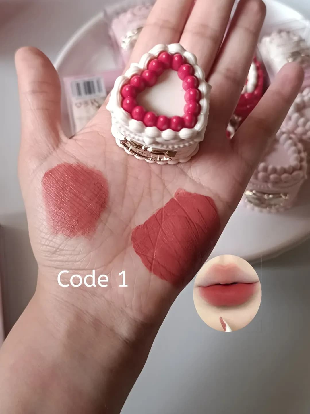 رژلب کیک توت فرنگی دوپ فلاور نوز hues queen رژ مخملی کیکی — تصویر ۴
