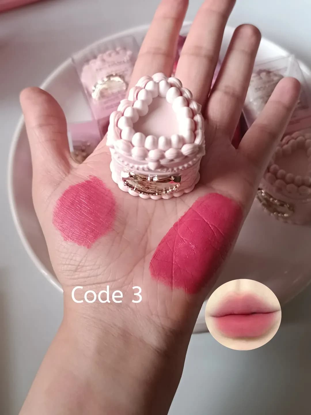 رژلب کیک توت فرنگی دوپ فلاور نوز hues queen رژ مخملی کیکی — تصویر ۶