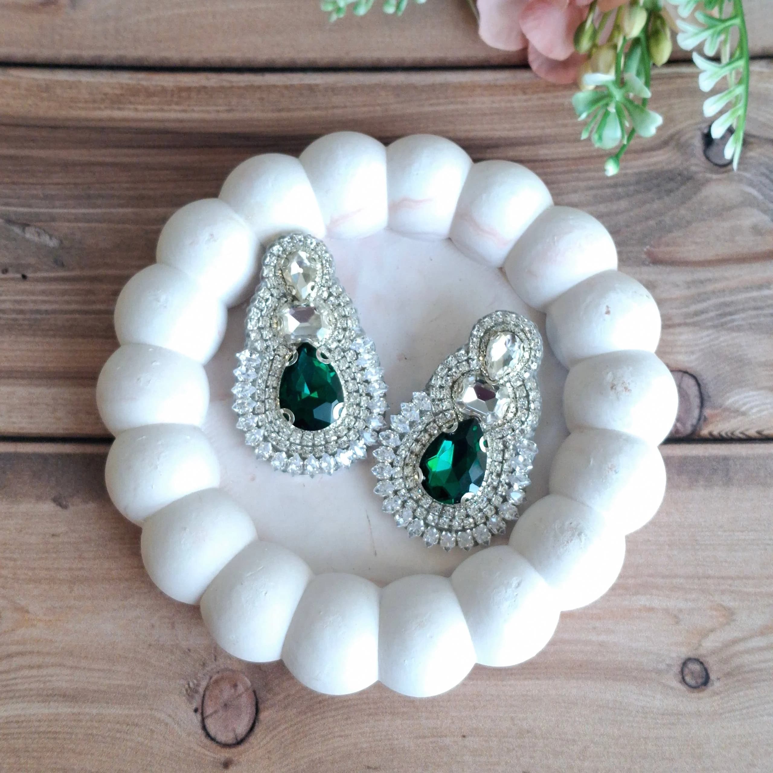 گوشواره جواهردوزی زمرد کد 2259 — تصویر ۲