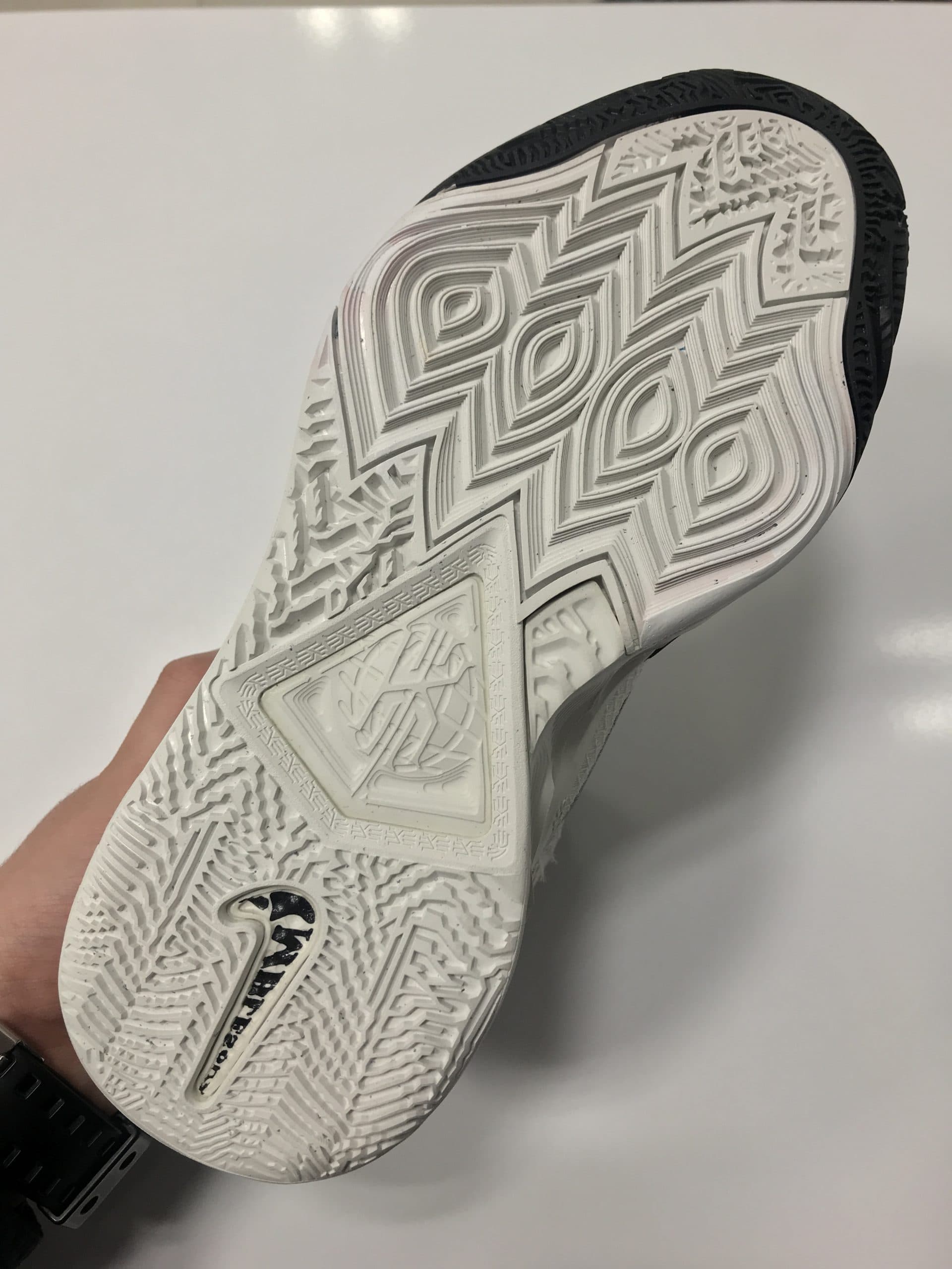کتونی بسکتبال کایری Nike Kyrie 9 — تصویر ۴