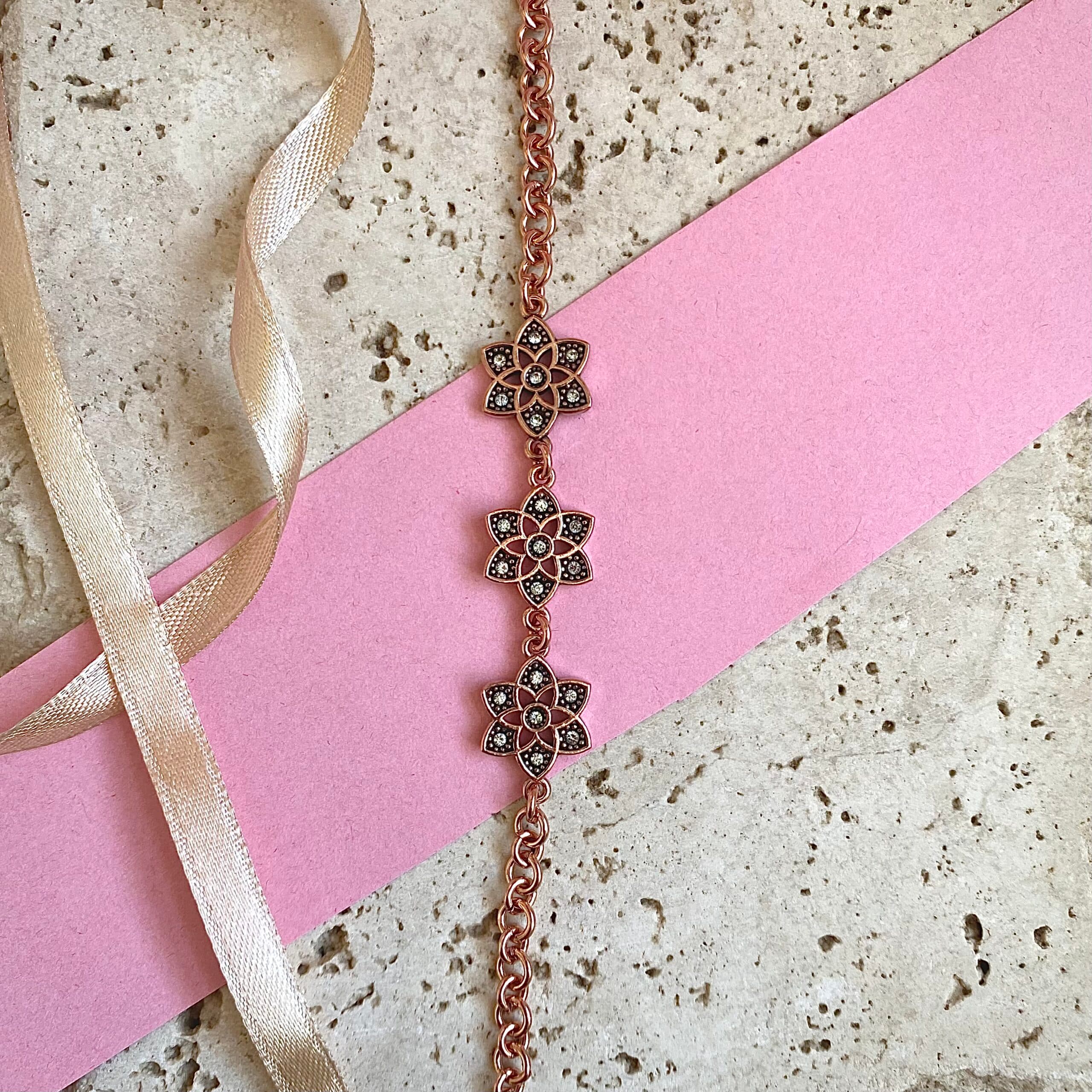 سرویس مسی زنانه طرح گل شش پر — تصویر ۴