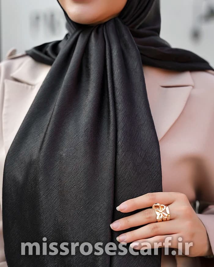 روسری مشکی مجلسی والنتینو — تصویر ۲
