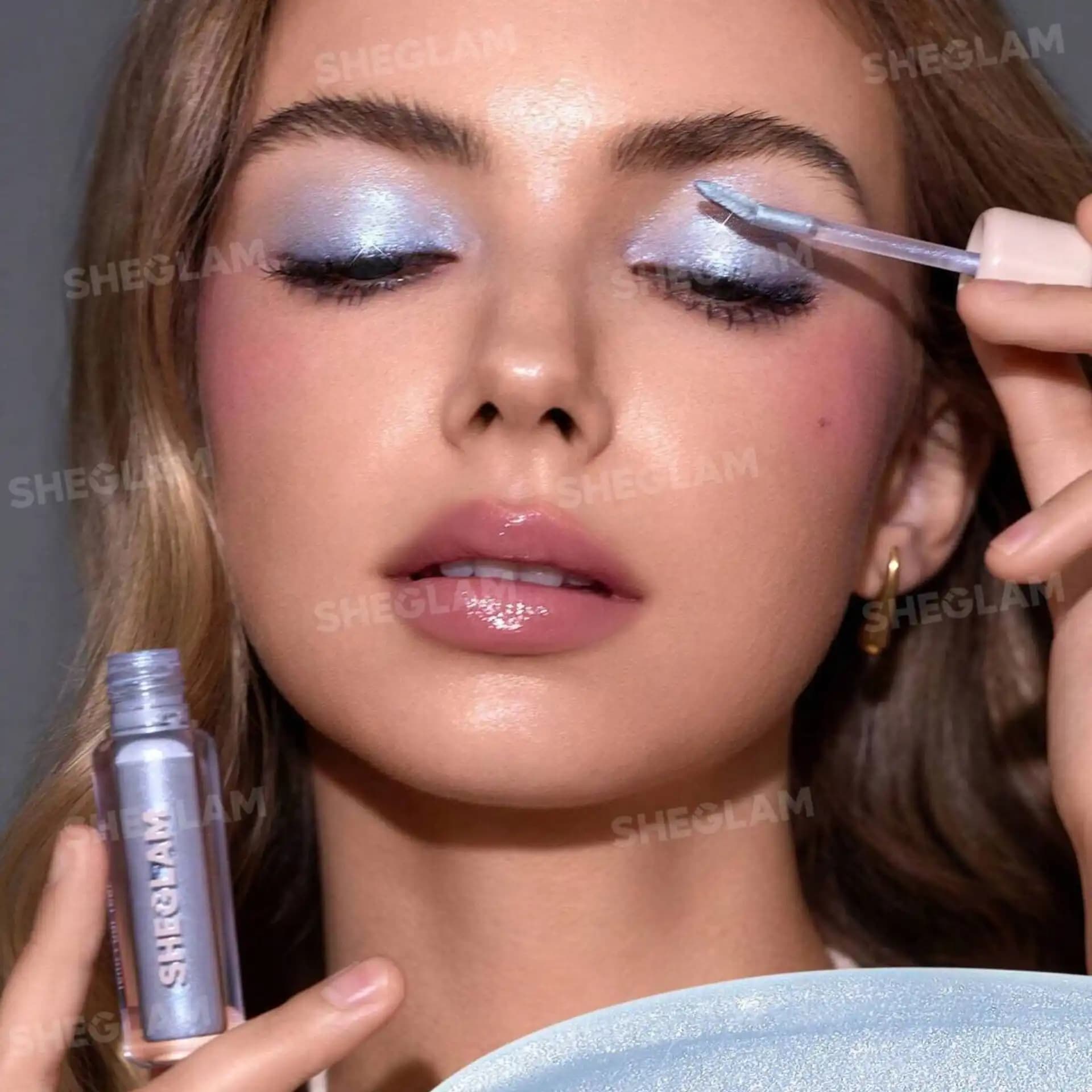 سایه مایع شیگلم رنگ Cloud Nine شاینی — تصویر ۳