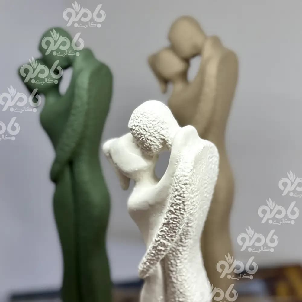مجسمه رزین تک بوسه تندیسی — تصویر ۲
