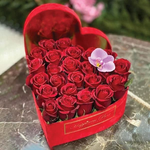 باکس گل رز و ارکیده طرح قلب مدل 651 — تصویر ۲