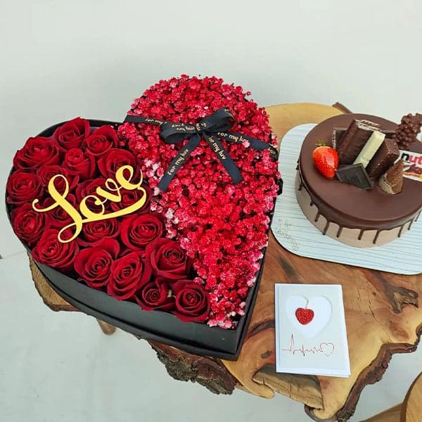 باکس گل و کیک طرح قلب مدل 611