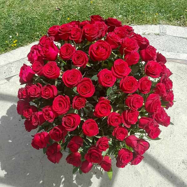باکس گل لاکچری 100 شاخه مدل 412 — تصویر ۲