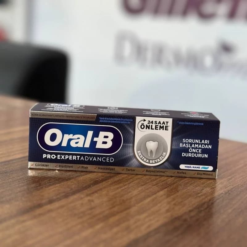 خمیر دندان سفیدکننده و محافظت‌کننده ۲۴ ساعته اورال بی Pro-Expert Advanced حجم ۷۵ میلی‌لیتر اورجینال محافظت کامل از ۸ ناحیه دهان و دندان — تصویر ۴