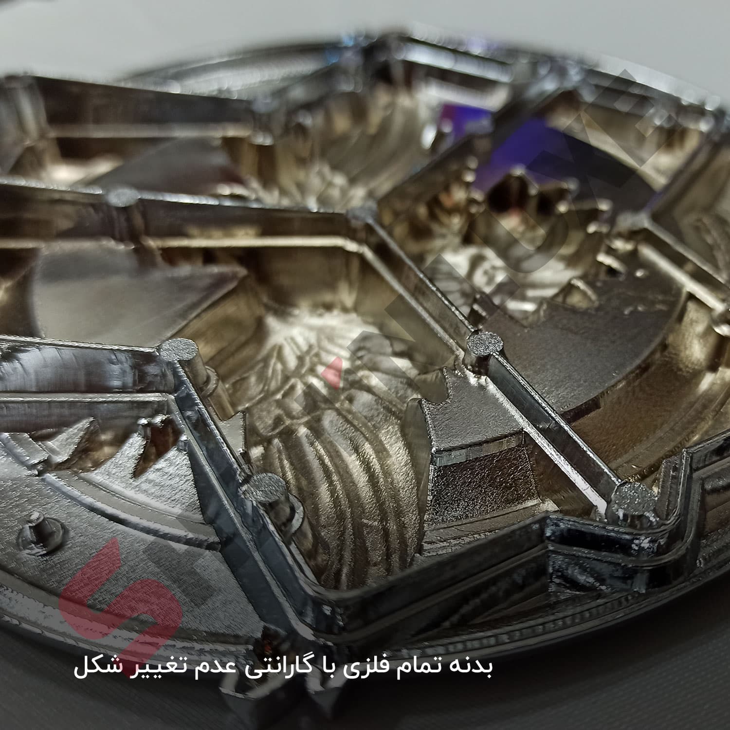 آرم لوگو پرنده جلو پنجره و صندوق شاهین — تصویر ۷