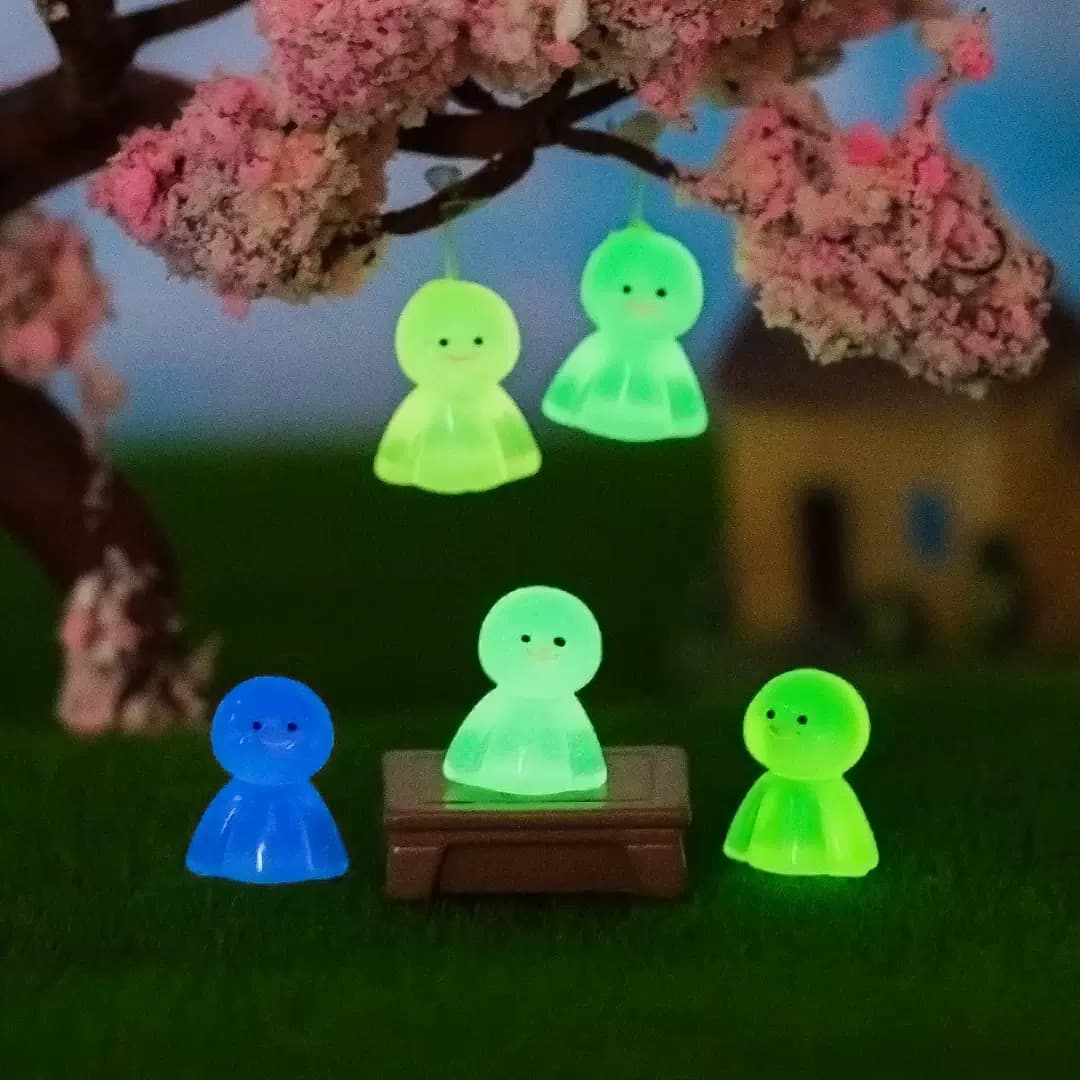 مجسمه آدمک شب تاب