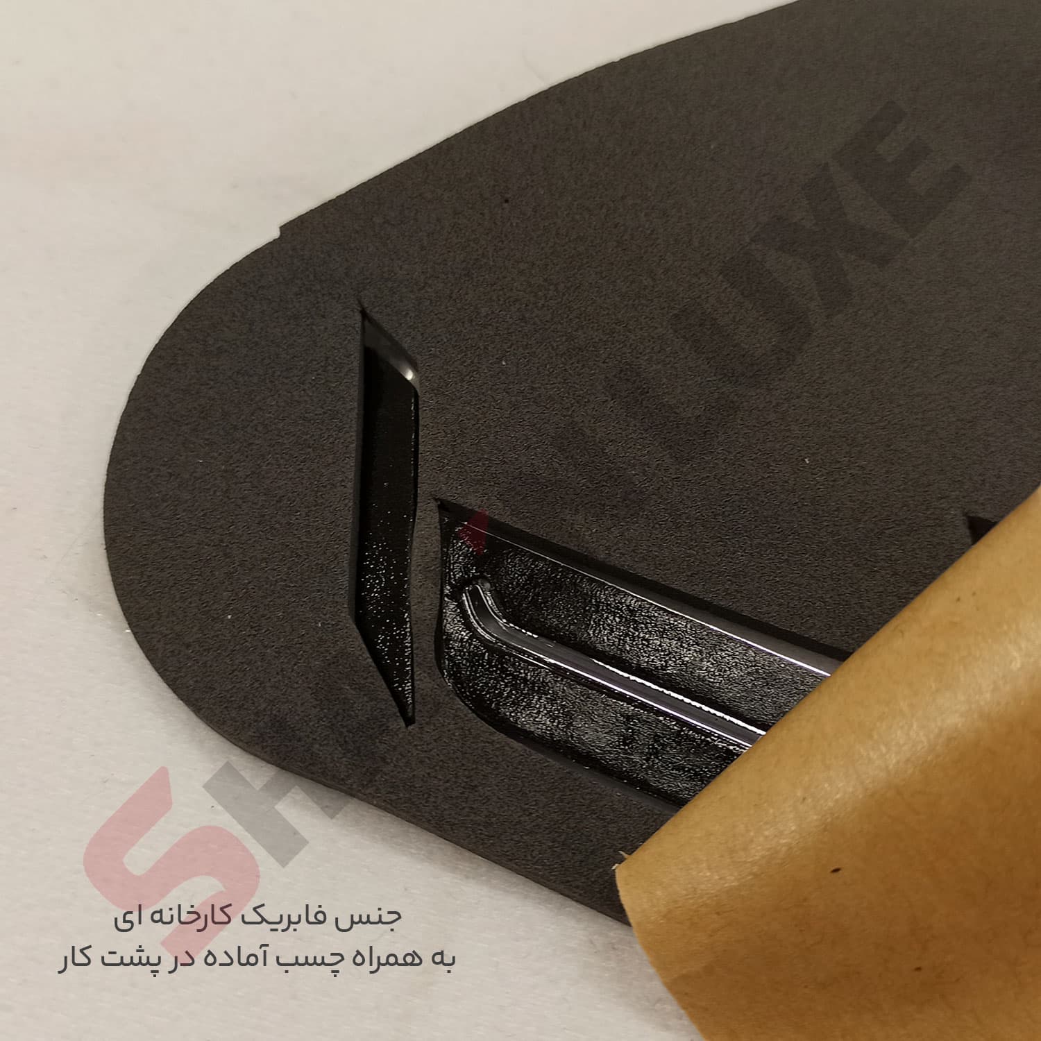 آرم نوشته فارسی اطلس روی صندوق — تصویر ۵