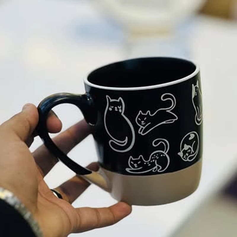 ماگ سرامیکی طرح گربه Cat y Perry | مناسب هدیه، فانتزی، ۴۵۰ میل، رنگ مشکی و سفید — تصویر ۷