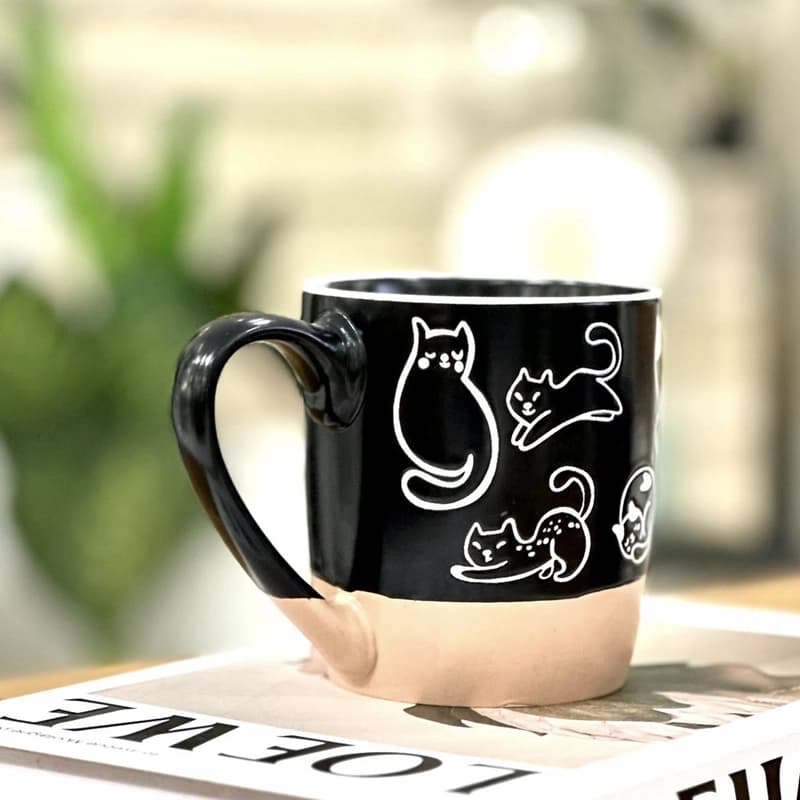 ماگ سرامیکی طرح گربه Cat y Perry | مناسب هدیه، فانتزی، ۴۵۰ میل، رنگ مشکی و سفید — تصویر ۸