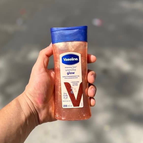 روغن بدن شاین‌دار وازلین وانیلا گلو | ۲۰۰ml | Vaseline Vanilla Glow — تصویر ۲
