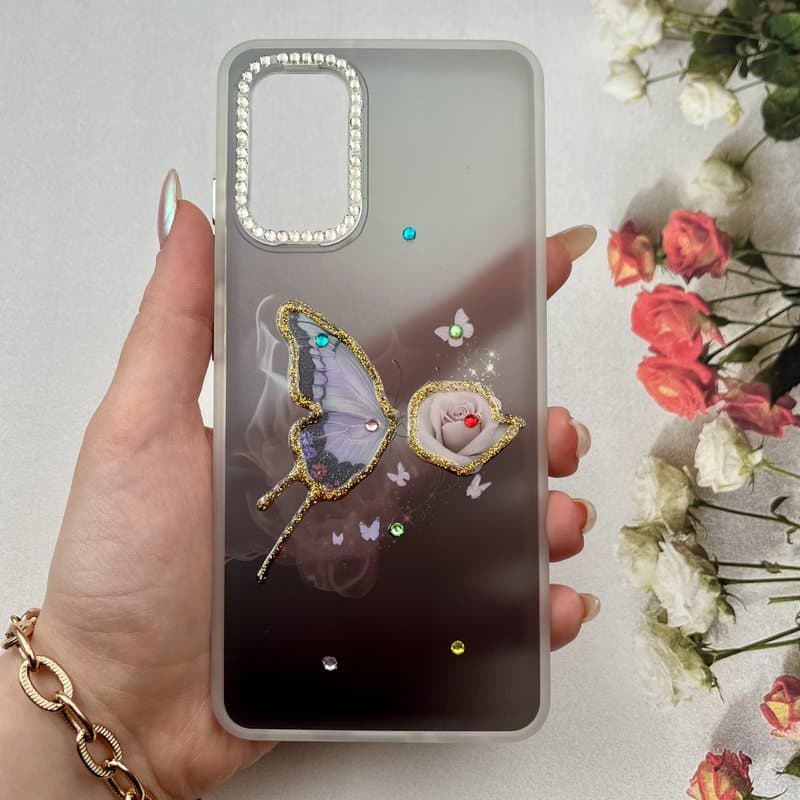 قاب گوشی Galaxy A32 4G سامسونگ Crystal Case نگین دار لوکس رزینی طرح پروانه و رز سفید لنز الماسی — تصویر ۳