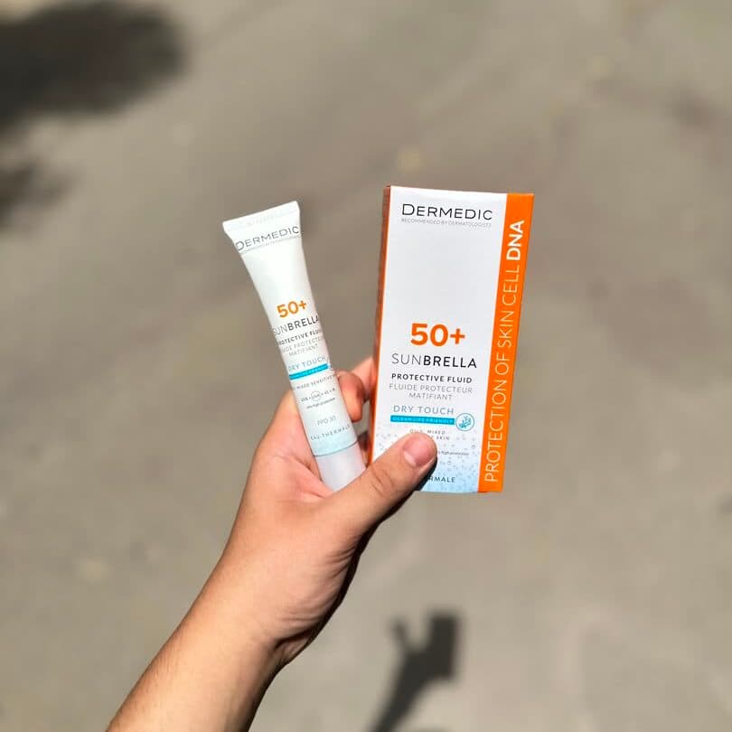 ضد آفتاب درمدیک Dry Touch SPF50+ | مات کننده و جذب سریع | 40ml — تصویر ۲