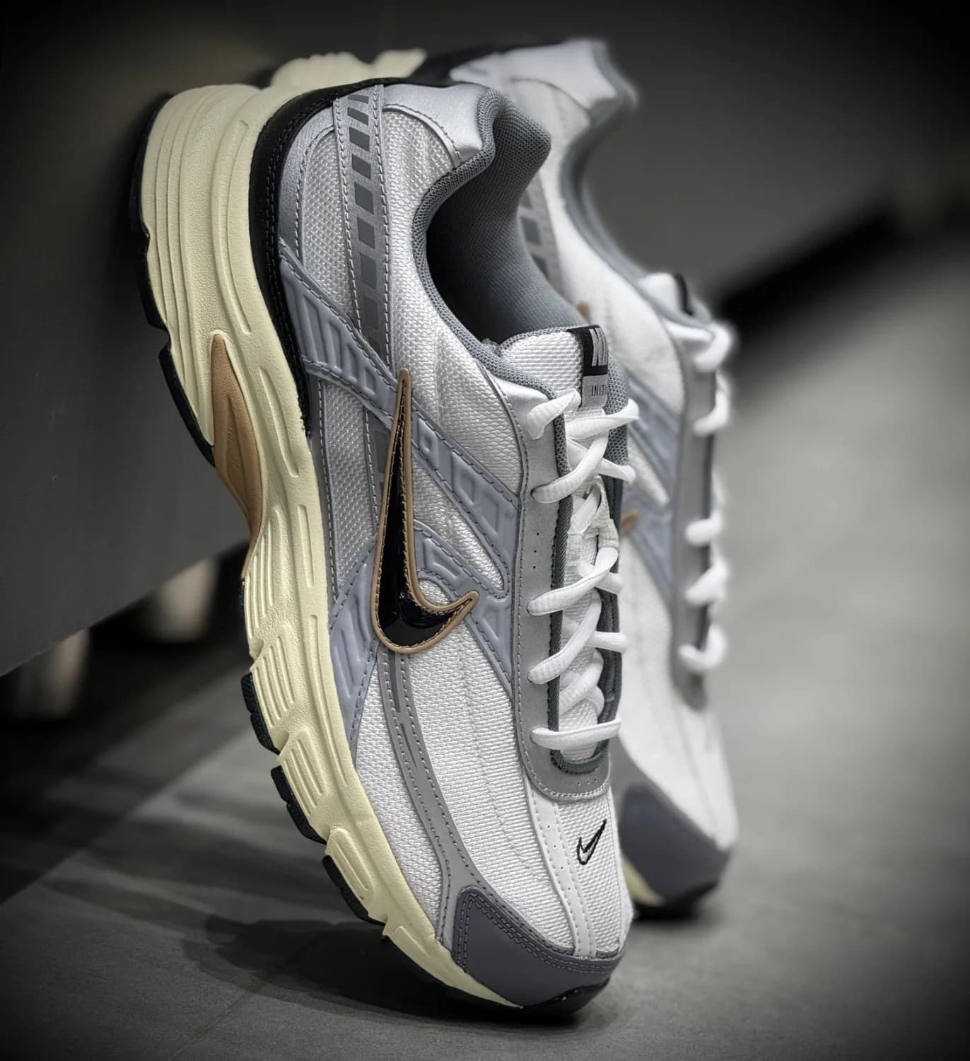 کتونی پیاده رویی نایک nike initiator — تصویر ۳