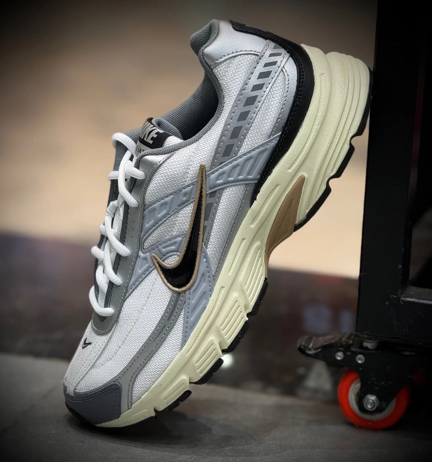 کتونی پیاده رویی نایک nike initiator — تصویر ۴