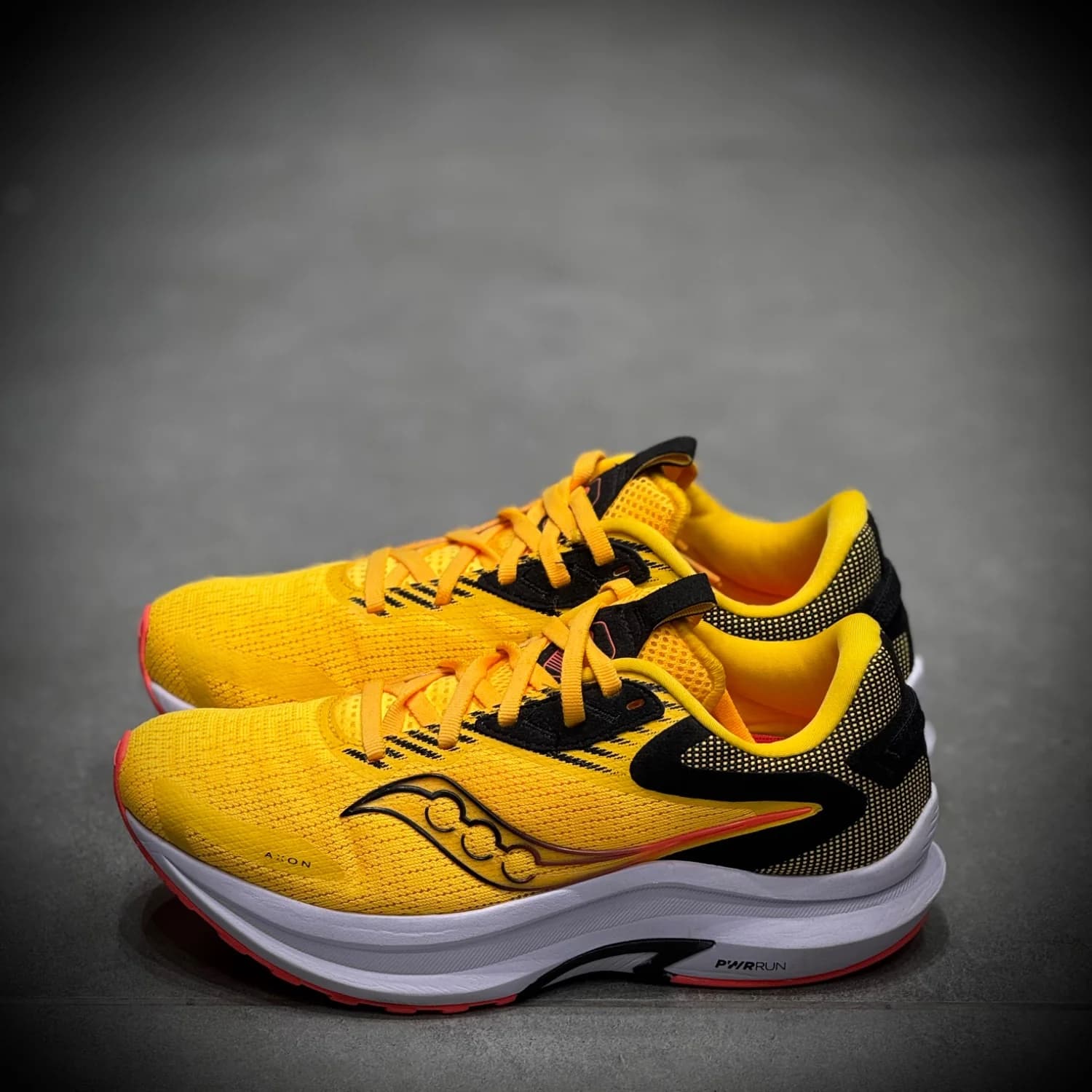 کتونی رانینگ ساکونی Saucony axon