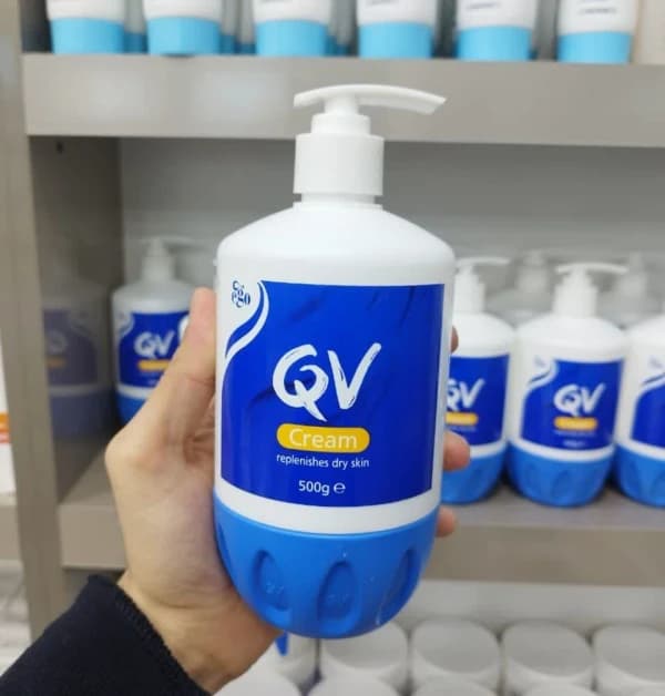 کرم مرطوب کننده پوست خشک کیو وی 500 گرم — تصویر ۴