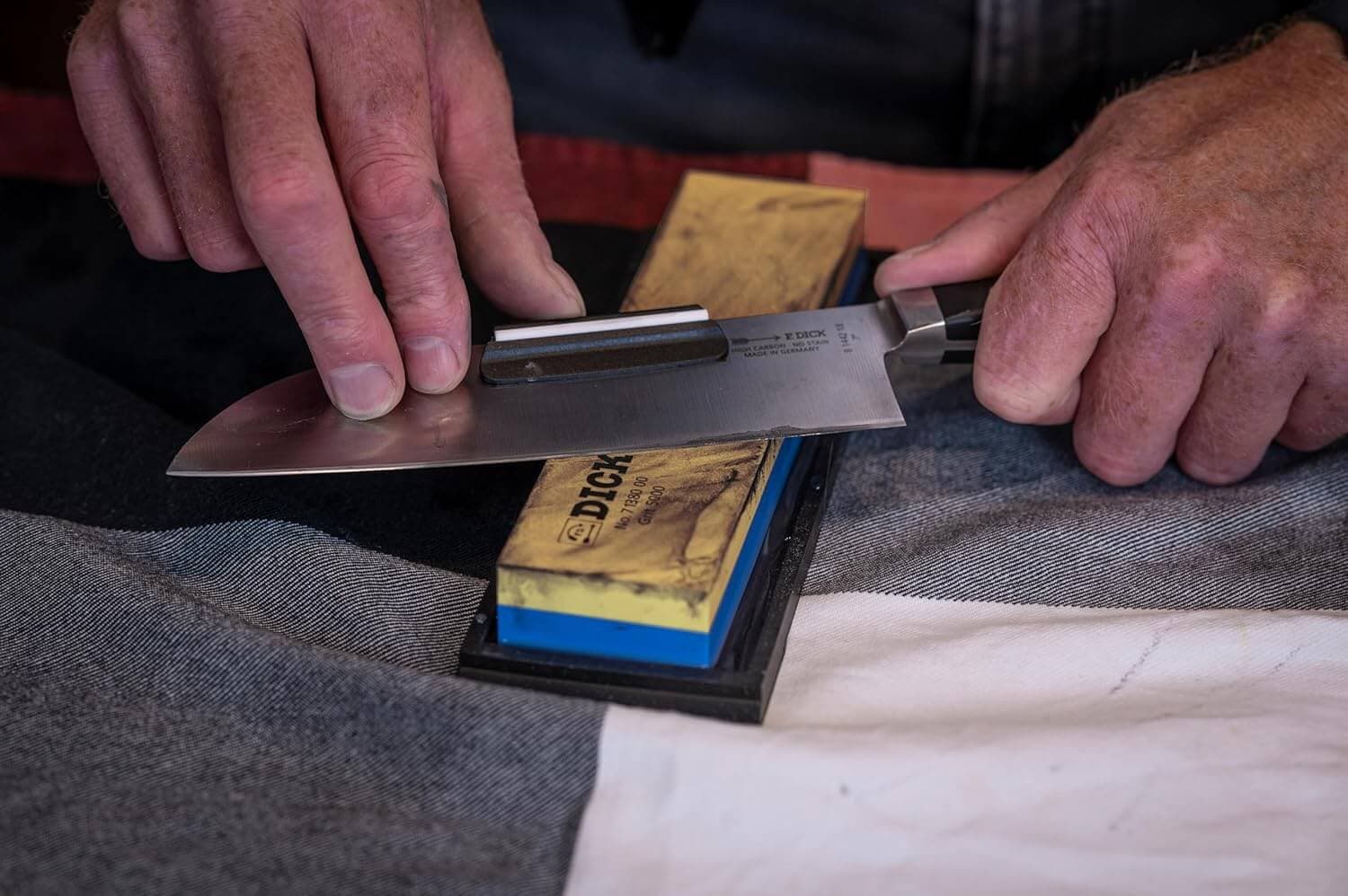 سنگ چاقو تیزکن دو طرفه حرفه ای برند افدیک اصل آلمان مدل 7.1380.000 – F.dick Sharpening stone 7.1380.000 — تصویر ۴