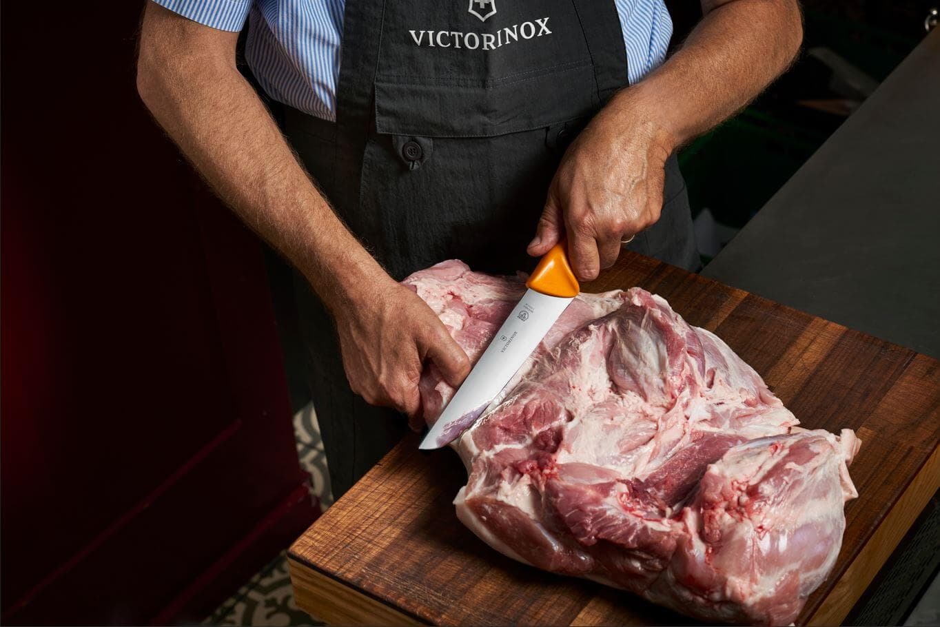 چاقوی سلاخی برند ویکتورینوکس اصل سوئیس 18 سانتی متری (سایز 7) مدل سویی بو 5.8421.18 – Victorinox Swibo Butchers Knife 5.8421.18 18cm — تصویر ۱۰