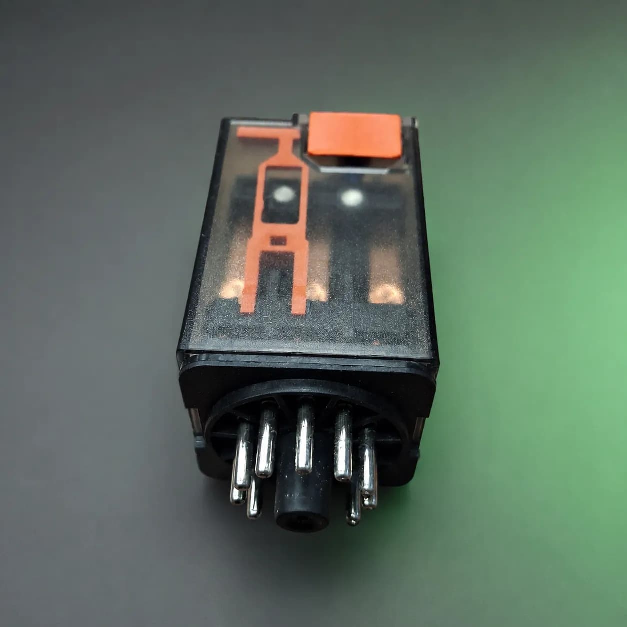 رله شراک شیشه ای 8 پایه گرد 10 آمپر 220 ولت Schrack Relay MT321012 — تصویر ۱۰