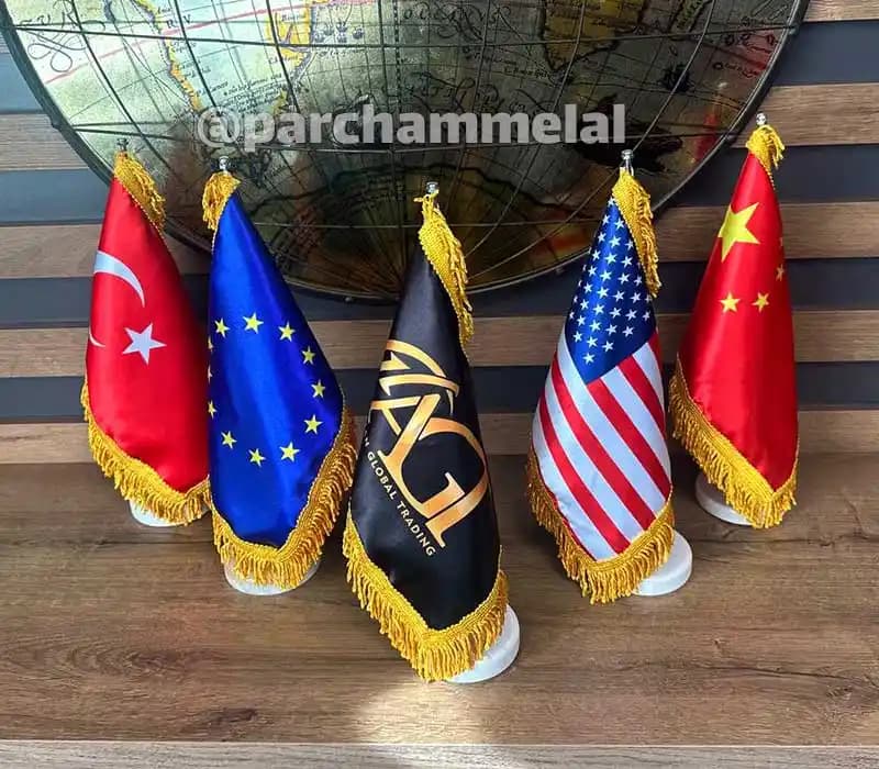 پرچم رومیزی ساتن براق — تصویر ۳