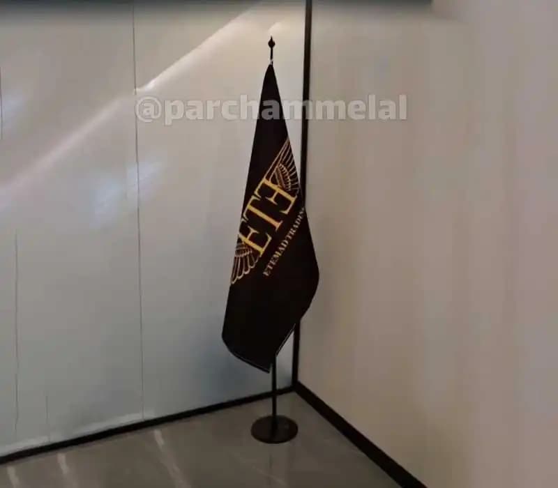 پرچم تشریفات لمینتی مات پایه استیل مشکی — تصویر ۸
