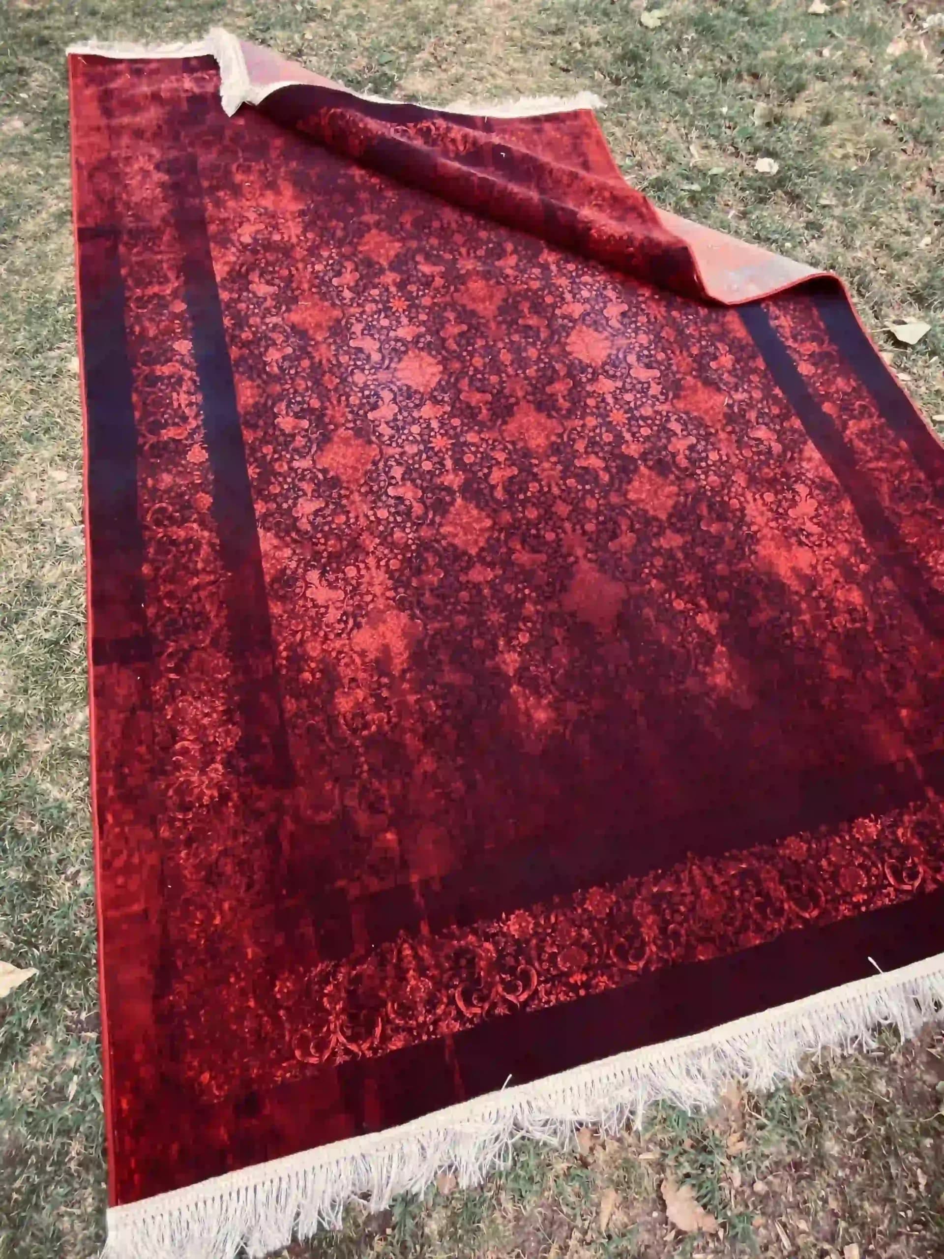 فرش سنتی مدل لاکی ترکیب مشکی و قرمز — تصویر ۸