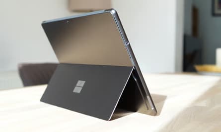 لپ تاپ مایکروسافت SURFACE PRO 8 با پردازنده Core i7 1185G7 رم 16 گیگابایت حافظه داخلی 512 ssd گرافیک INTEL IRIS لپ تاپ 13اینچی
